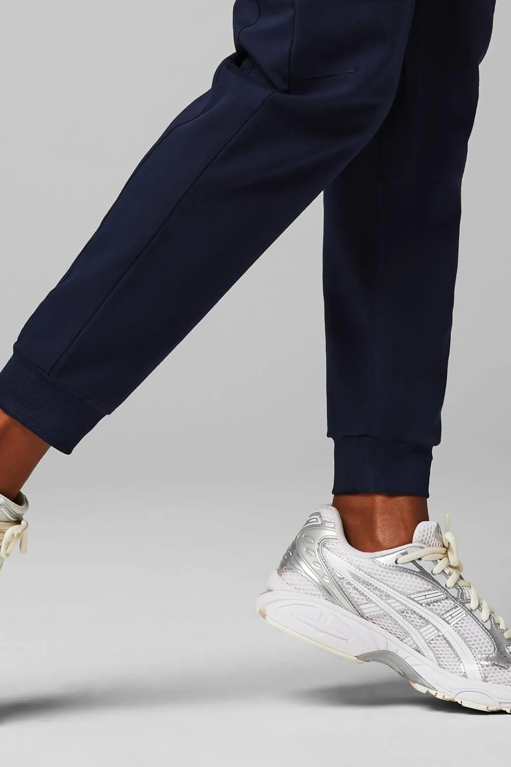 Fabletics Women's Active Scrub Jogger - MotionTech, Pocket-Packed, Lightweight, Wrinkle-Resist, Semi-Slim Fit