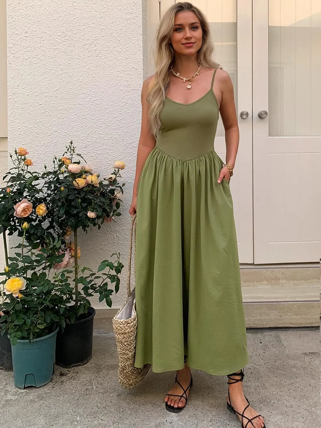 Womens Sleeveless V-Neck Maxi Dress with Pockets  Slim Fit Casual Summer Spaghetti Strap Dress for Vacation