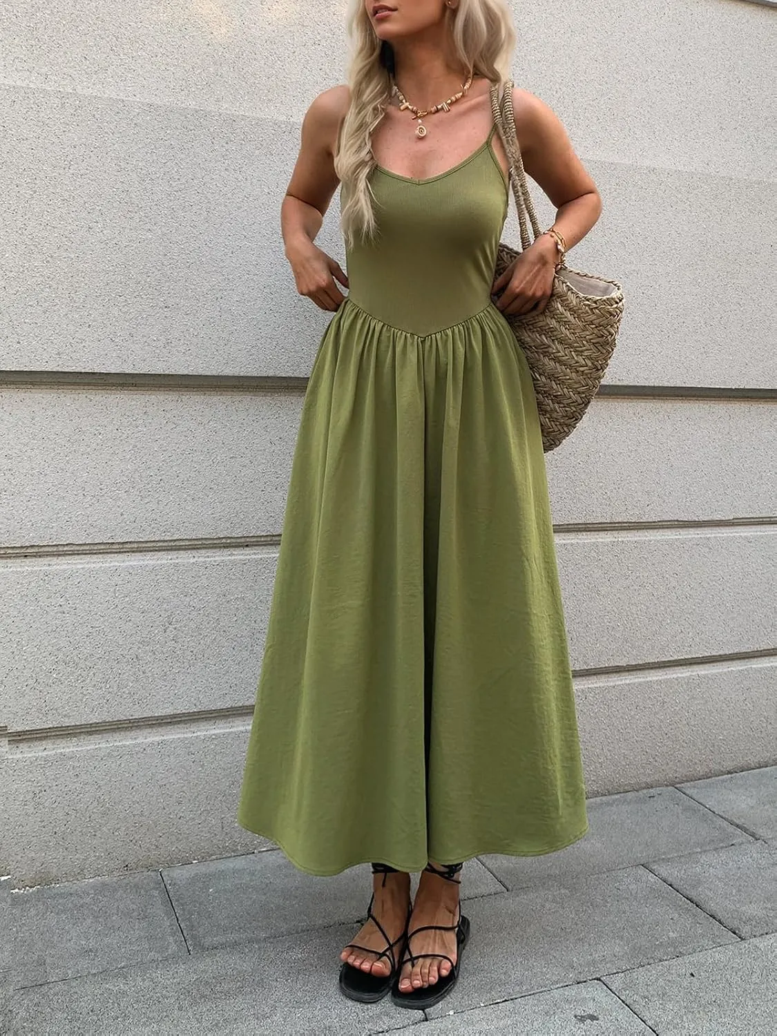 Womens Sleeveless V-Neck Maxi Dress with Pockets  Slim Fit Casual Summer Spaghetti Strap Dress for Vacation