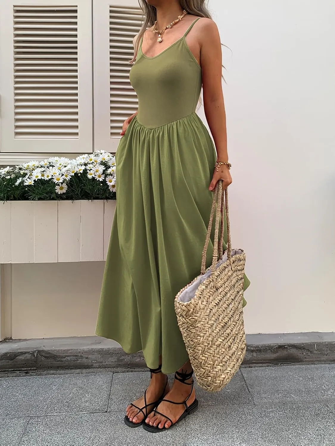 Womens Sleeveless V-Neck Maxi Dress with Pockets  Slim Fit Casual Summer Spaghetti Strap Dress for Vacation